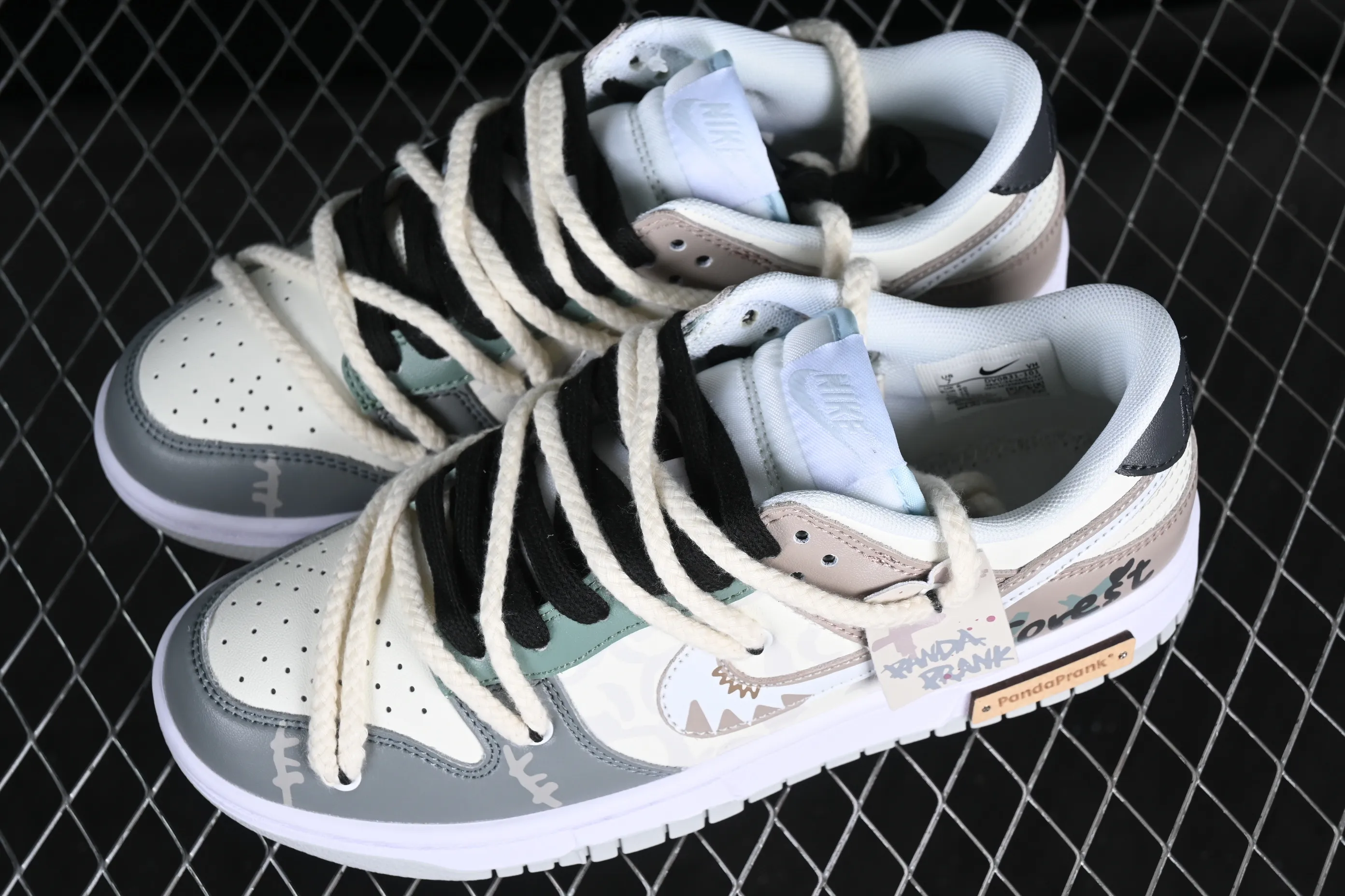 All Categories Nk SB Dunk Series Nk SB Dunk Low Low-top sneakers Customized large box Nk Dunk Low Panda Prank-Jungle Crossing Forest Fruit SB strap low-top casual sneakers DV0831-101